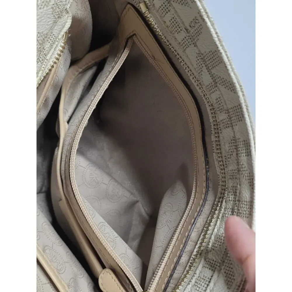 Michael Kors Jet Set Travel Signature Logo Messenger Bag - Color cream